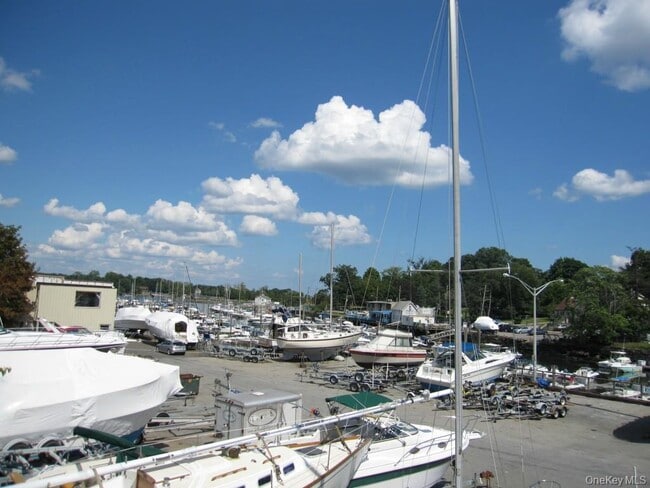 Building Photo - 62 Soundview St