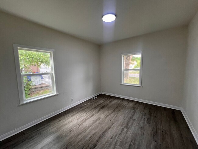 Building Photo - Charming 3 Bedroom 1 Bath For Rent Northeast Wichita, KS