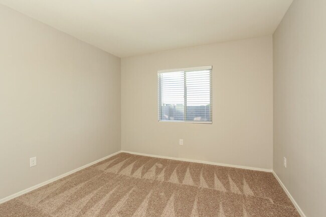 Building Photo - 7084 S Victor Dr