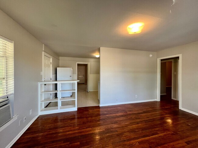 Building Photo - Application Pending: Available July 12: Ch...