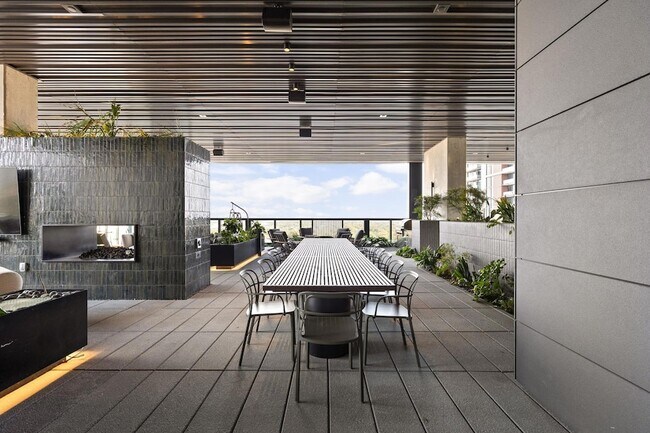 Building Photo - 610 Davis St