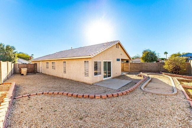 Building Photo - 9438 W Monroe St