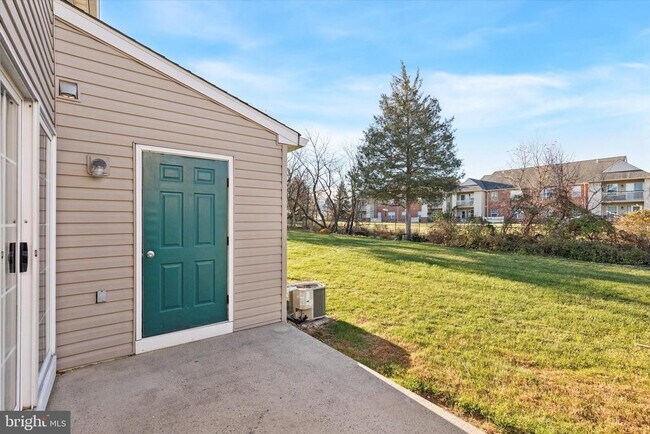 Building Photo - 270 Deer Run Ct