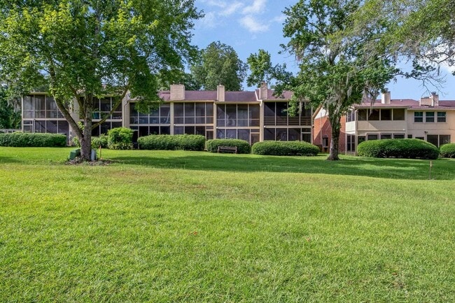 Building Photo - 3207 Shamrock St N