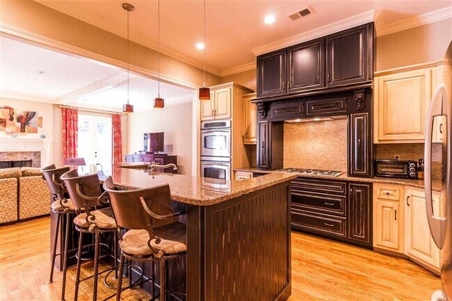 Building Photo - HOME FOR SALE or rent Gorgeous executive h...