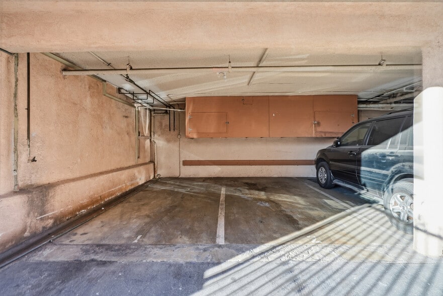 Building Photo - 7924 Woodman Ave