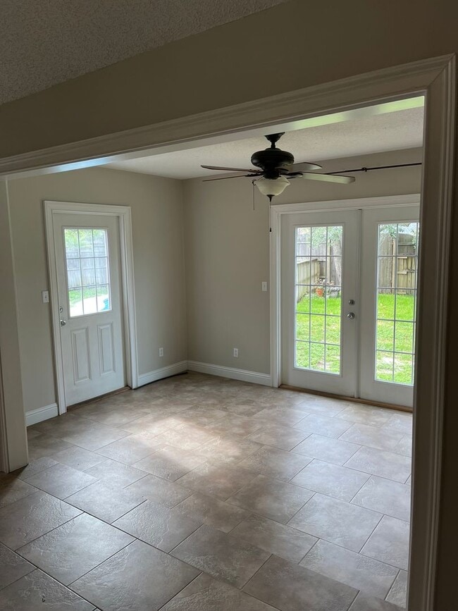Building Photo - Beach Access 5BR 3Bath Home in Mary Esther