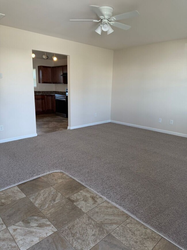 Building Photo - Available NOW! 3 bedroom 2.5 bath in Longs!!