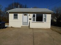 Building Photo - Cozy One Bedroom House in El Dorado!