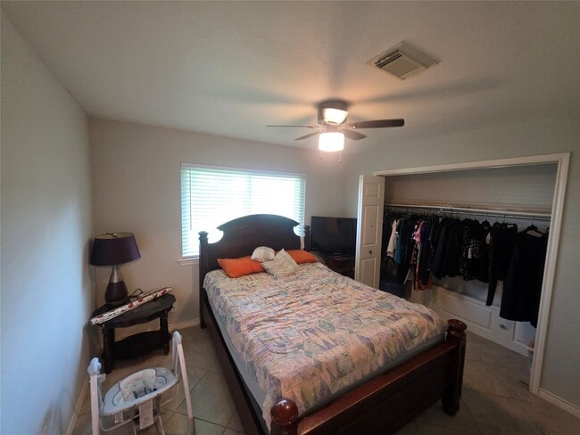 Building Photo - 12531 La Rochelle Dr