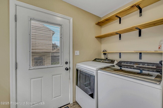 Building Photo - 55 Welles St