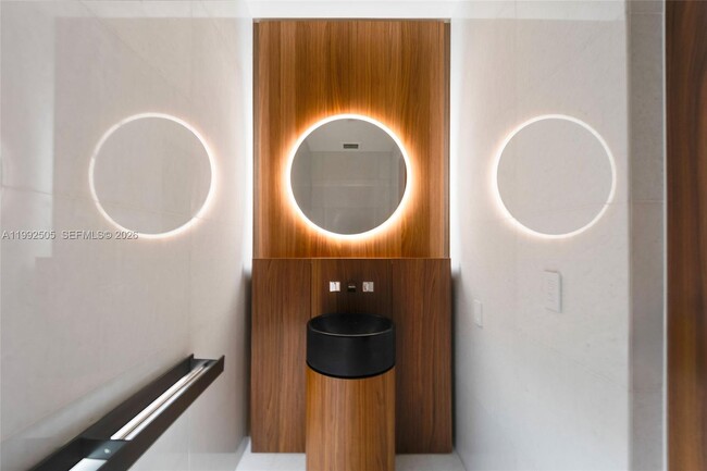 Building Photo - 5 Grove Isle Dr