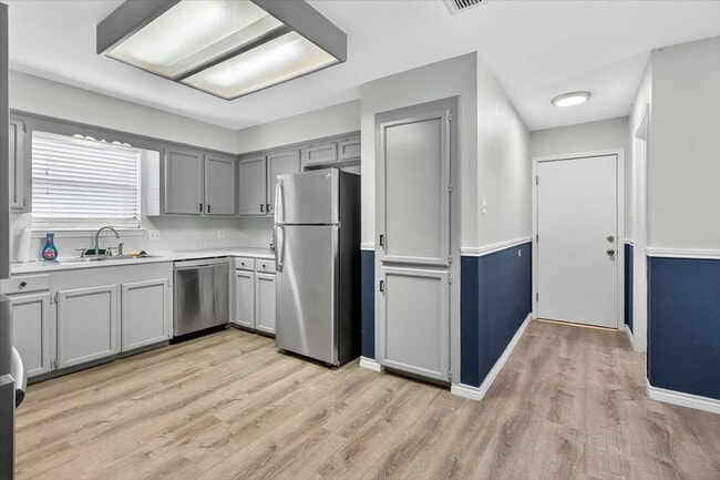 Building Photo - 5410 Fox Run Dr