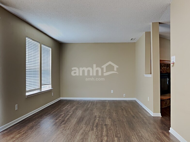 Building Photo - 10981 Clear Spring Dr