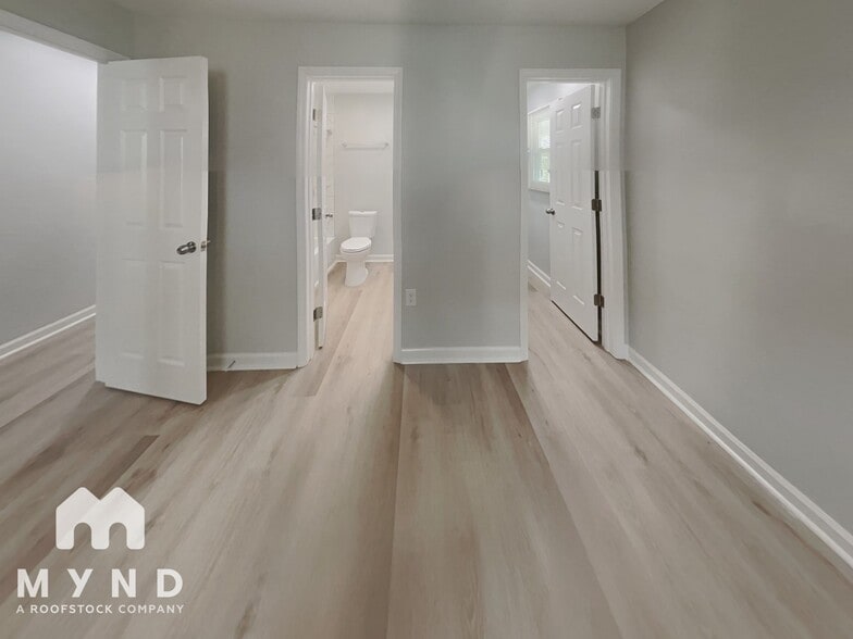 Building Photo - 900 Chalmers St