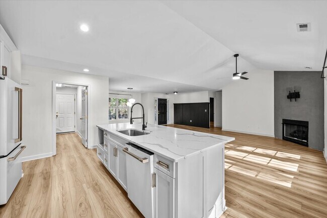 Building Photo - 43 S Lakeshore Dr