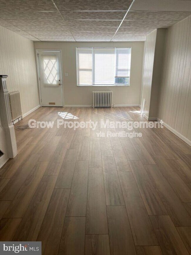 Building Photo - 925 Watkins St