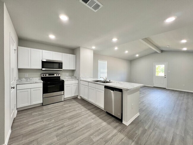 Building Photo - New Home in New Tolar Oaks Neighborhood