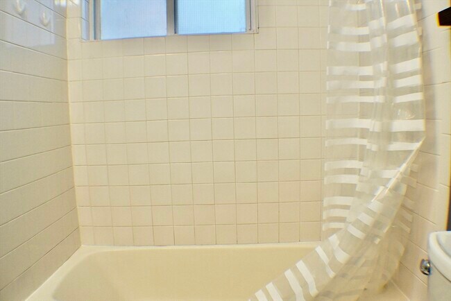 Building Photo - 27 Turner St