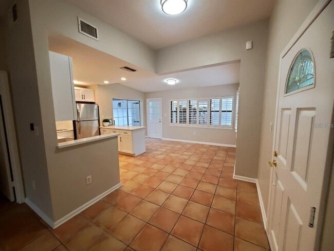 Building Photo - 1812 Pineview Cir