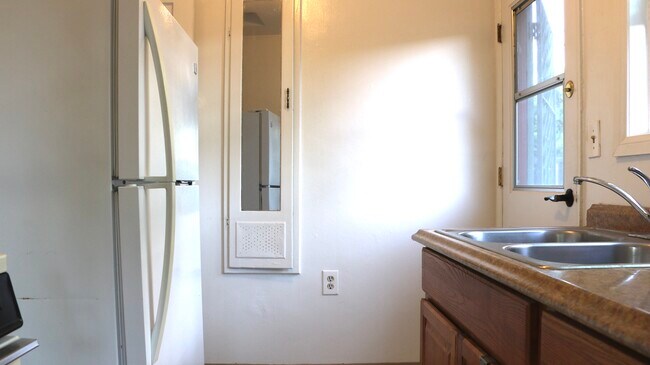 Building Photo - 556 Indiana Ave