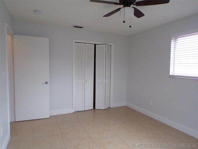Building Photo - 1505 N 57th Terrace
