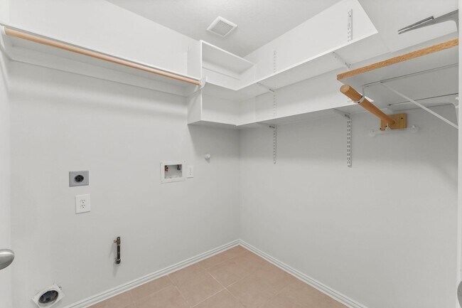Building Photo - 29902 Legends Ridge Dr