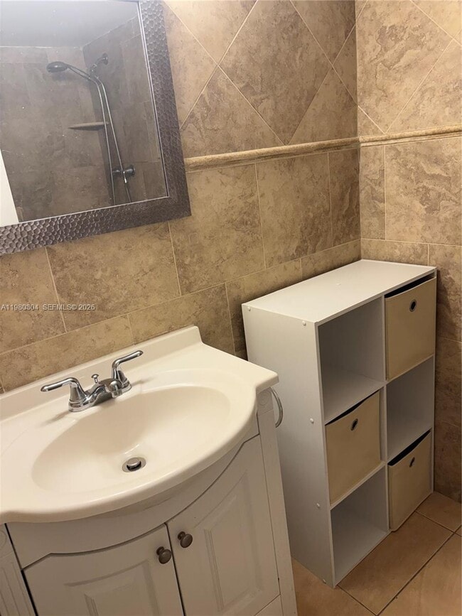 Building Photo - 1800 Sans Souci Blvd