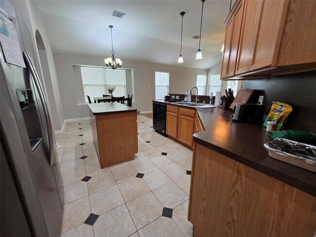 Building Photo - 2108 Goldfinch Ln