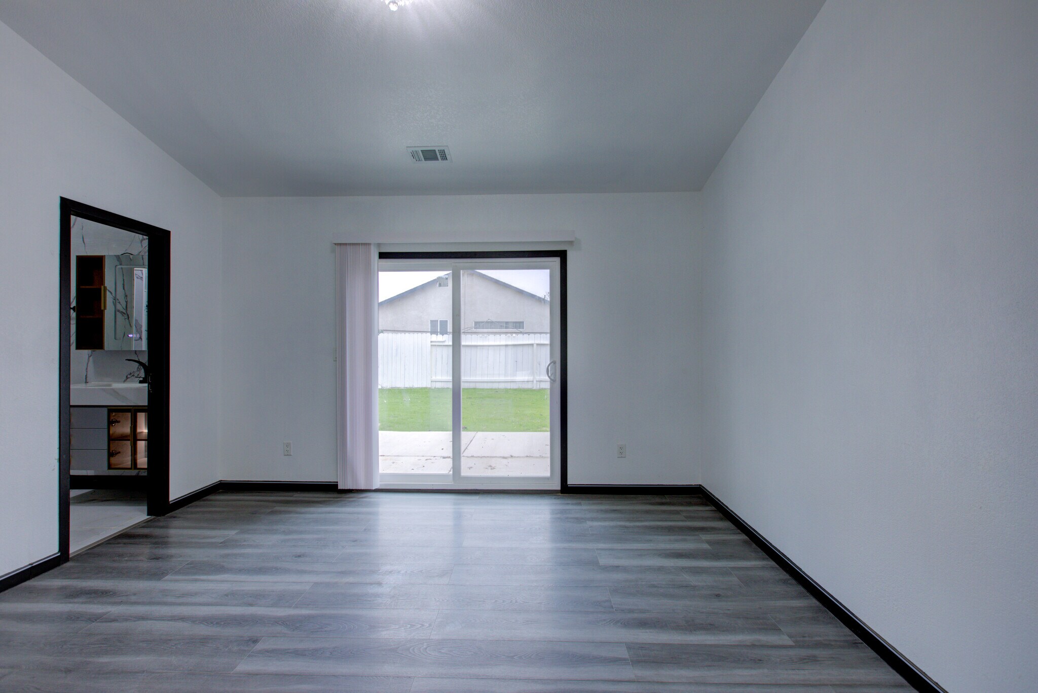 Building Photo - 9855 Douglas Ave