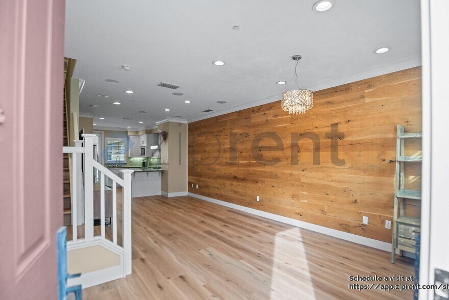 Building Photo - 410 Longden Ave