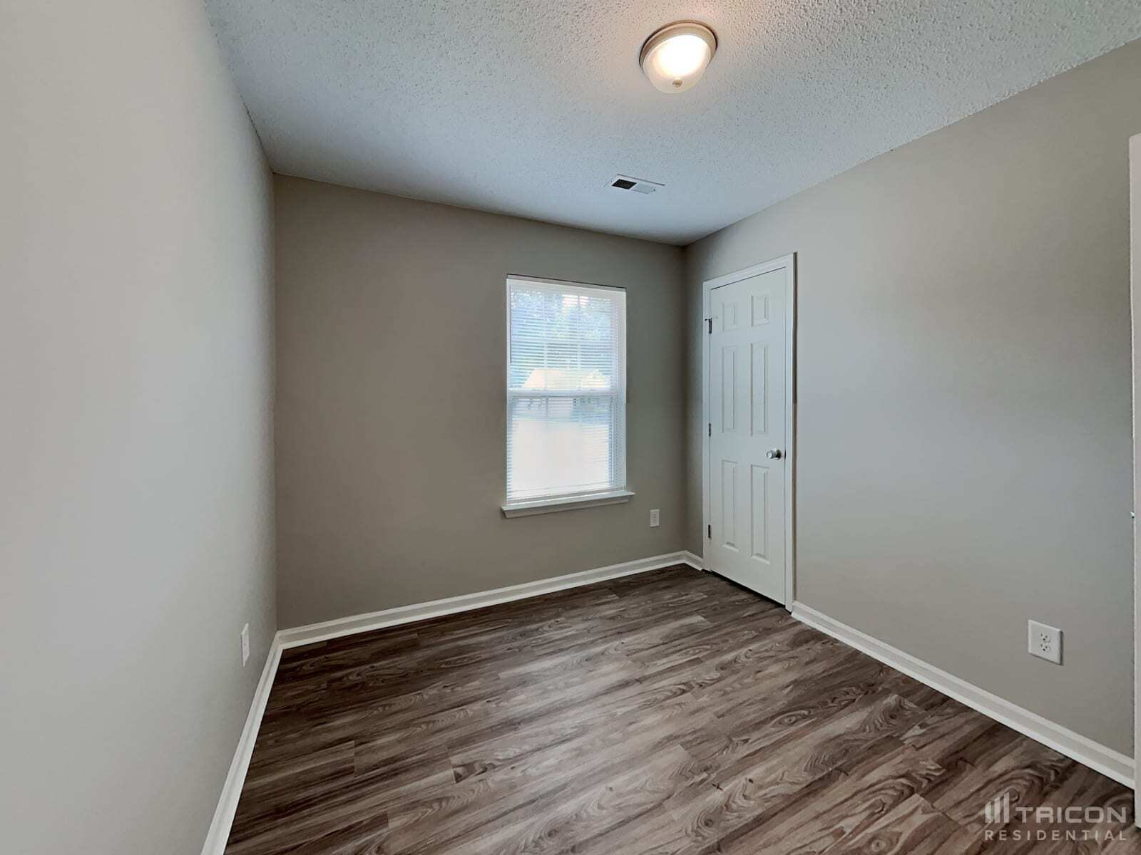 Building Photo - 1134 Summit Hills Dr