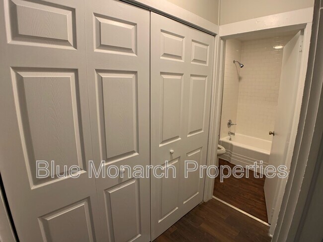 Building Photo - 427 Meller St