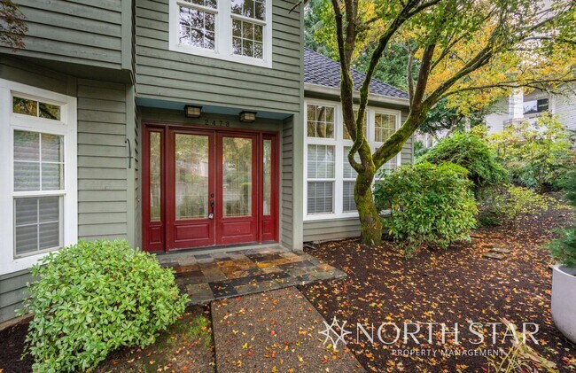 Building Photo - Spacious Elegance in Lake Oswego