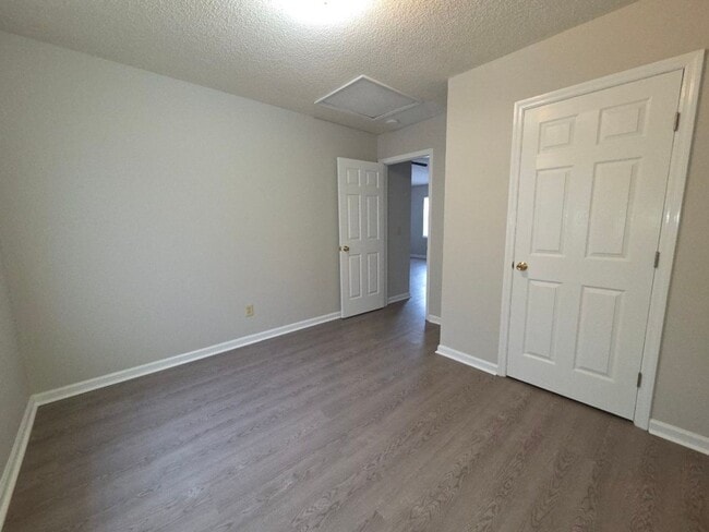 Building Photo - 309 E Spruce St