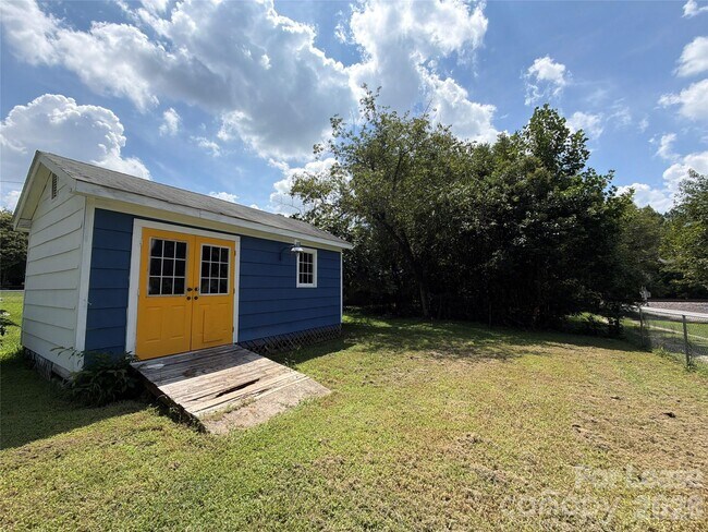 Building Photo - 3103 Lowell Rd
