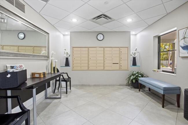 Building Photo - 2 Bedroom 2 Bath Waterview Condo (Palm Place Condominiums)