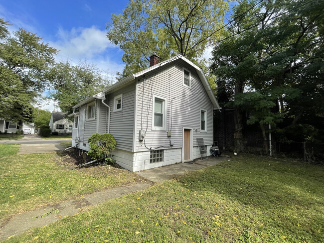 Building Photo - 1370 Camden St