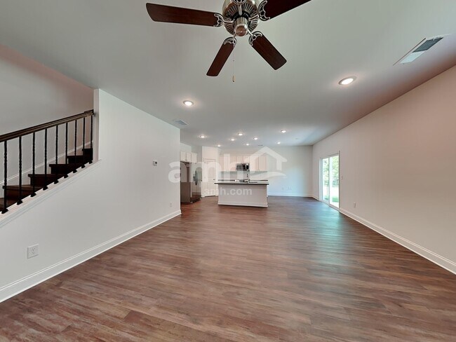 Building Photo - 108 Spruce Cir