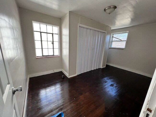 Building Photo - 3 Bedroom 1 Bath Home in Detroit