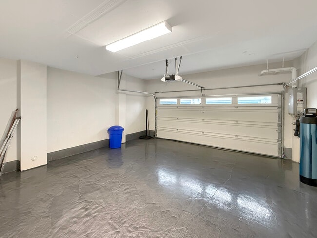 Building Photo - 262 Agustin Narvaez St