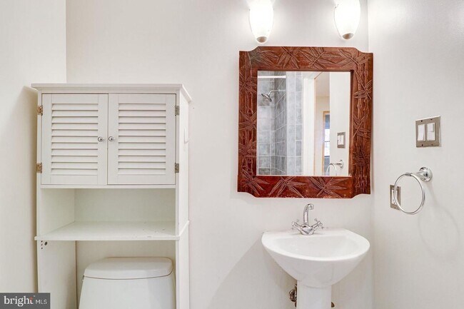 Building Photo - This elegant and unique three-level split ...