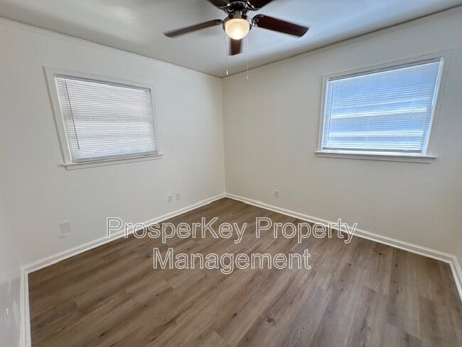 Building Photo - 2736 Chevy Chase Dr