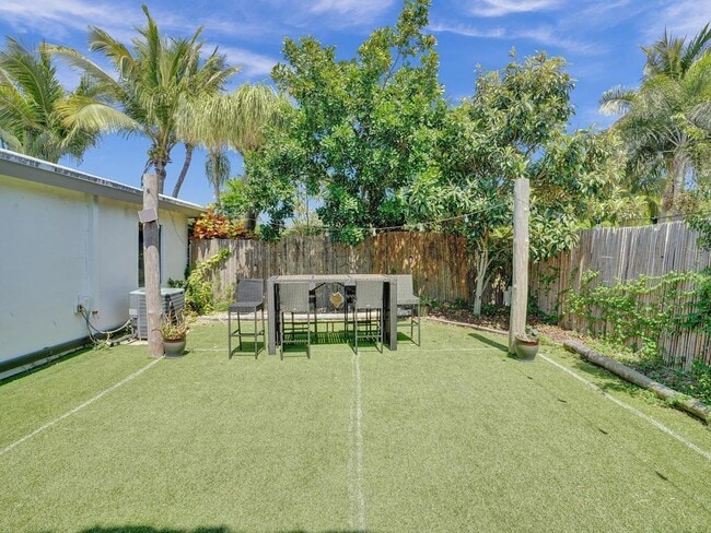 Building Photo - 2099 NE 4th Ct