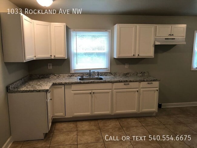 Building Photo - 1033 Rockland Ave NW
