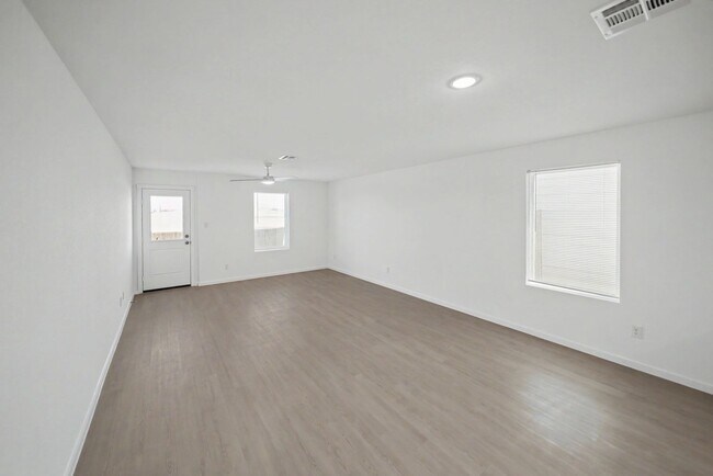 Building Photo - Gorgeous Open-Concept Home Near Randolph AFB - Realtor Commission: $500