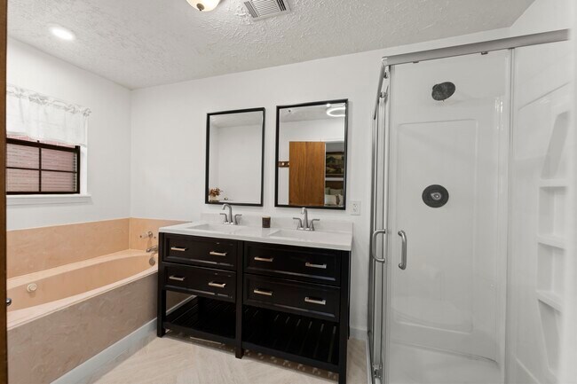 Building Photo - 8623 Miller Rd