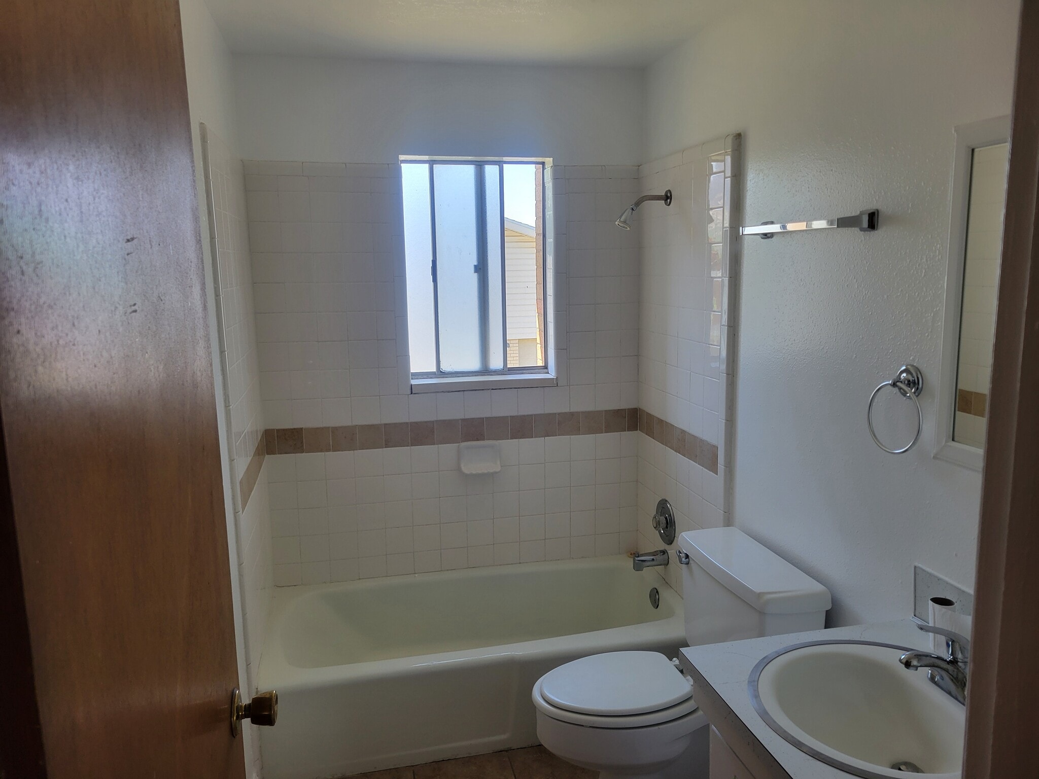 bath - 461 E 2650 N
