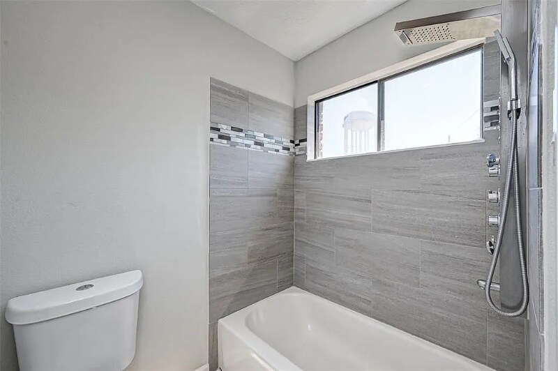 Building Photo - 911 Montview Dr