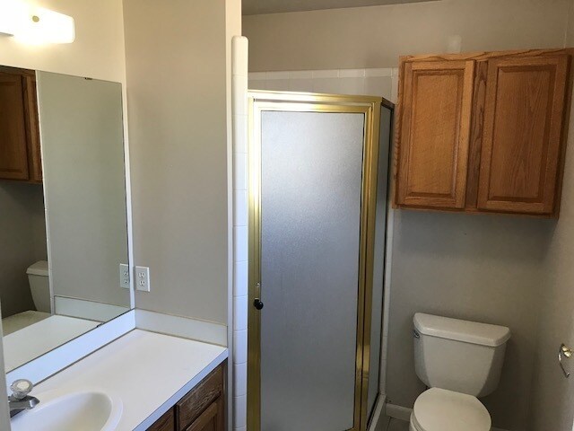 Building Photo - Beautiful home in Clinton with sport pad and playground